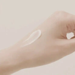 Black Rice 10 Hyaluronic Cream (50ml) -Glow Skincare Store BlackRiceHyaluronicCream 50ml 4