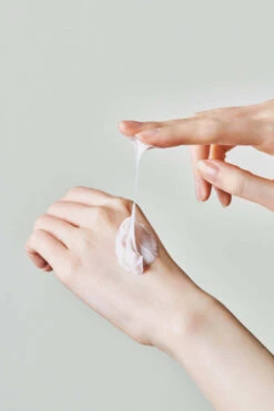 Coconut Clay Cleansing Foam (150ml) -Glow Skincare Store CoconutClayCleansingFoambyTOCOBO 150ml 4