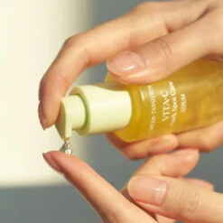 Green Tangerine Vita C Dark Spot Care Serum (40ml) -Glow Skincare Store GreenTangerineVitaCDarkSpotCareSerum 40ml 4