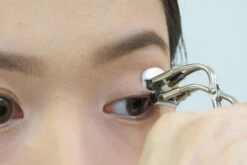 Shu Uemura Eyelash S Curler (1pc) -Glow Skincare Store Shu Uemura Eyelash S Curler 3